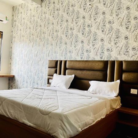 Hotel B P Emerald Матхура Екстер'єр фото
