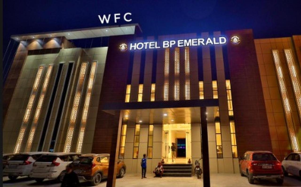 Hotel B P Emerald Матхура Екстер'єр фото