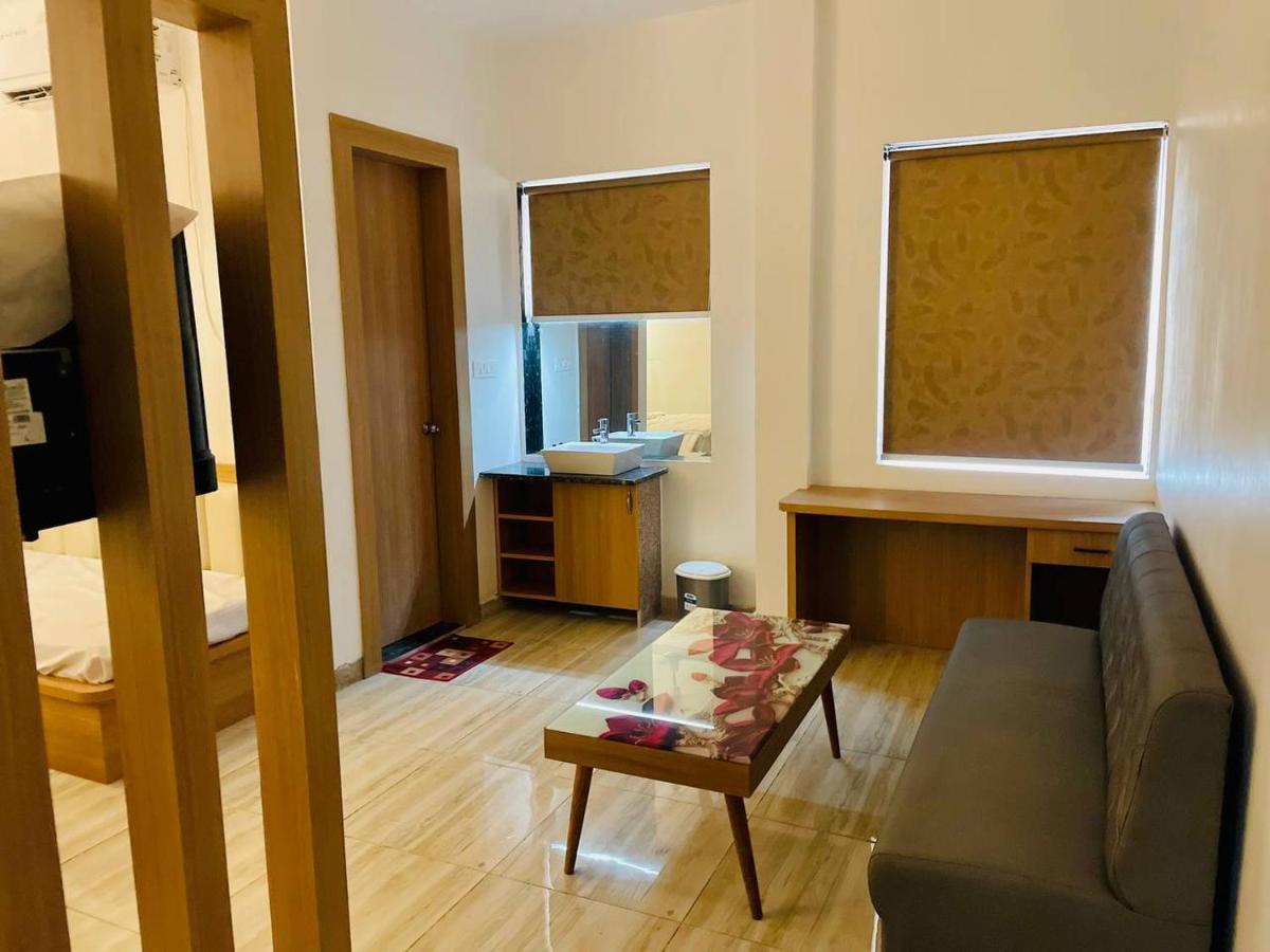Hotel B P Emerald Матхура Екстер'єр фото