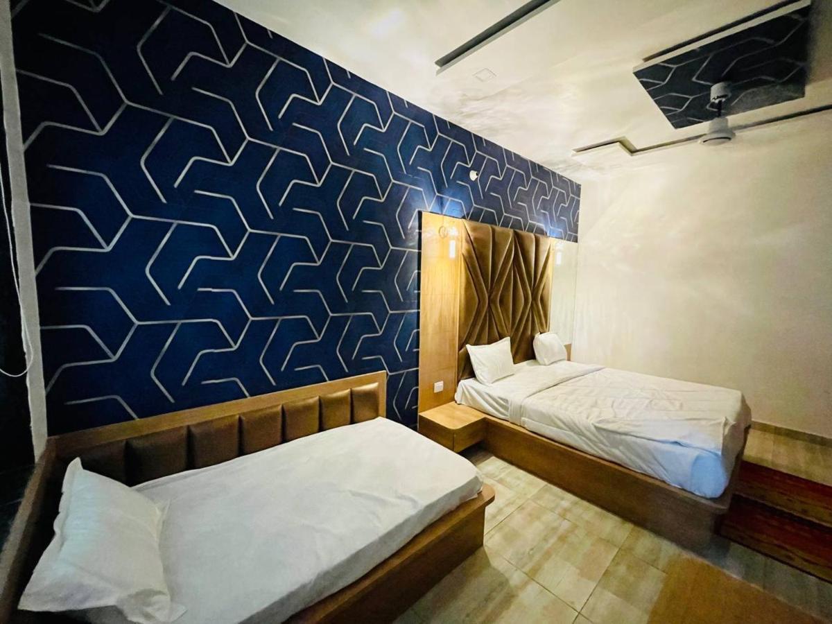 Hotel B P Emerald Матхура Екстер'єр фото