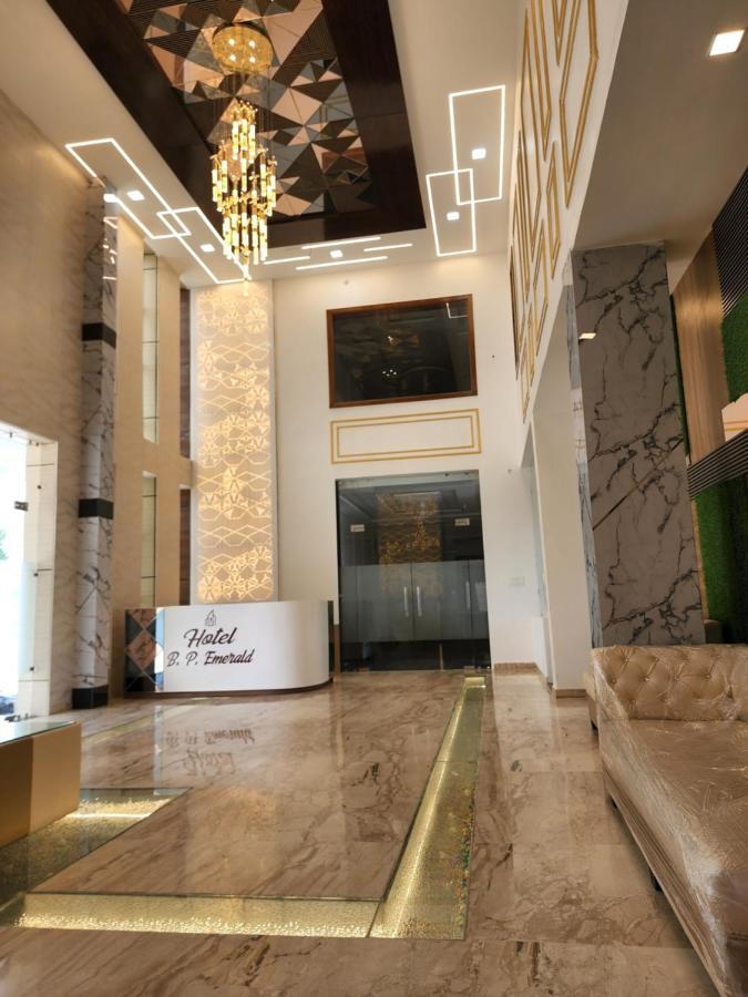 Hotel B P Emerald Матхура Екстер'єр фото