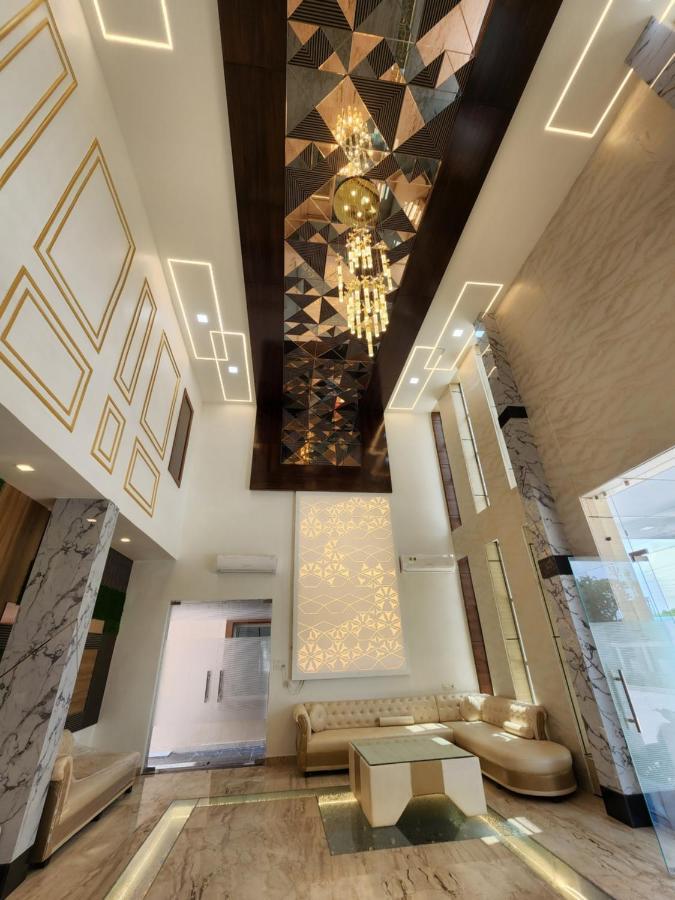 Hotel B P Emerald Матхура Екстер'єр фото